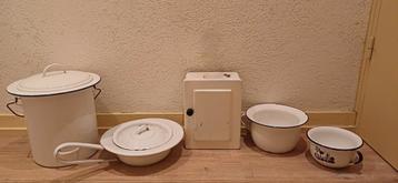 Set emaille spullen beschikbaar voor biedingen