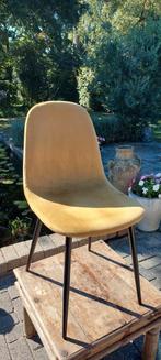 Leuke gele velvet stoel met zwarte metalen poten., Huis en Inrichting, Stoelen, Ophalen, Zo goed als nieuw, Overige kleuren, Eén