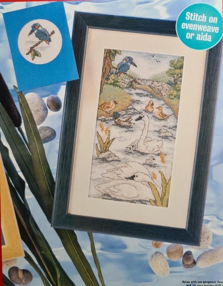 Bij de rivier borduurpatroon o.a. zwanen, eenden, ijsvogel, Hobby en Vrije tijd, Borduren en Borduurmachines, Nieuw, Patroon, Handborduren