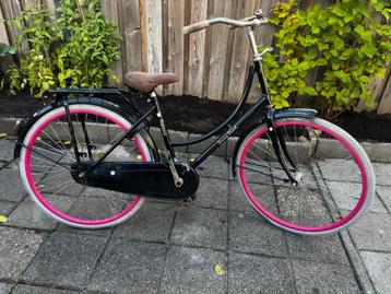Batavus Omafiets - Zwart met Roze beschikbaar voor biedingen