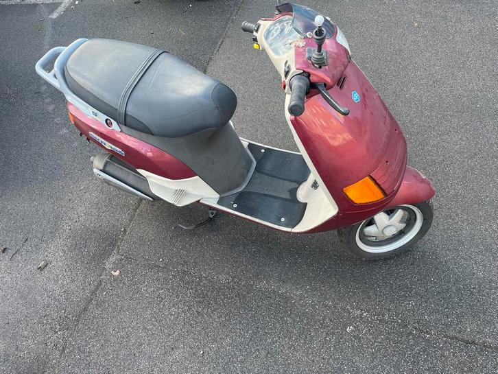 🌟 verse piaggio skr 125cc | 7k km | a1 Bordeaux rood 🌟, Fietsen en Brommers, Scooters | Overige merken, Zo goed als nieuw, Benzine