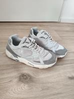 Le Coq Sportif sneakers licht- en donkergrijs 39 als nieuw, Kleding | Dames, Schoenen, Le coq sportif, Ophalen of Verzenden, Grijs