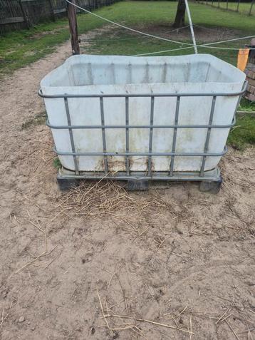 Hooibak met slowfeeder  beschikbaar voor biedingen