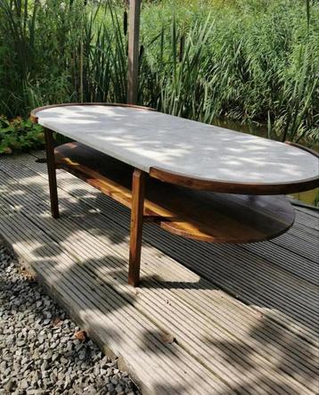 Walnoot en marmeren tafel salontafel beschikbaar voor biedingen