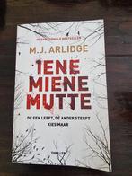 Eene Miene Mutte - M.J. Arlidge (Thriller), Ophalen of Verzenden, Gelezen, M.J. Arlidge, Nederland