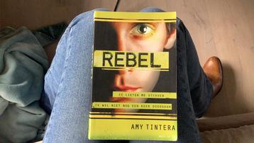 Rebel - Amy Tintera beschikbaar voor biedingen