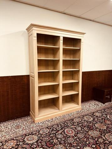 Landelijk Engels Blank Eiken Boekenkast beschikbaar voor biedingen