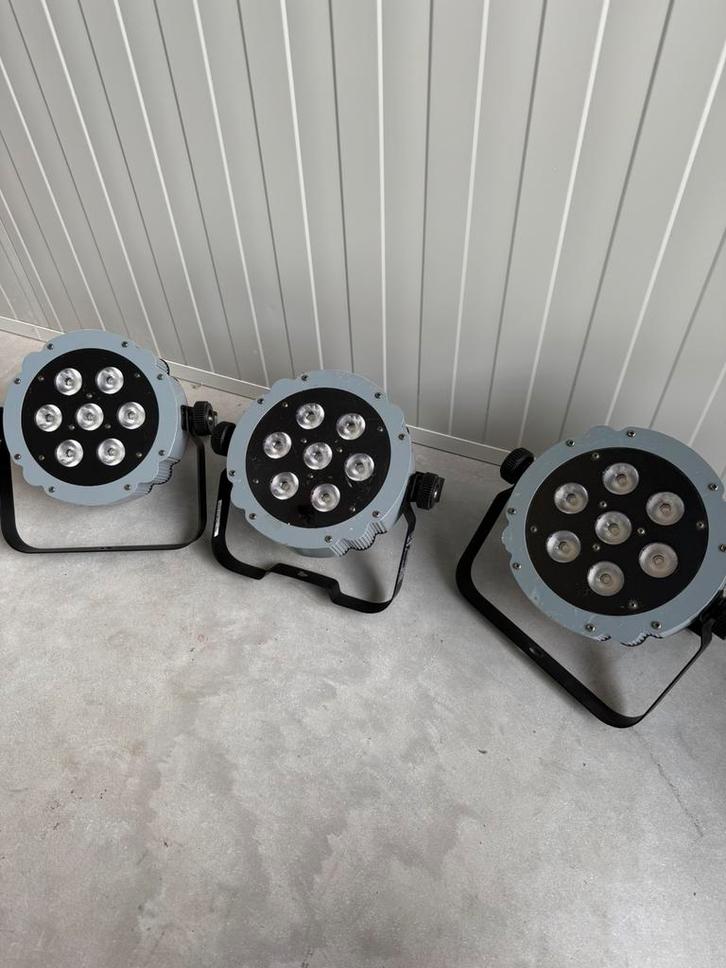 Showtec compact par tri 7-3 - 8 stuks met kist, Muziek en Instrumenten, Licht en Laser, Zo goed als nieuw, Licht, Kleur, Ophalen
