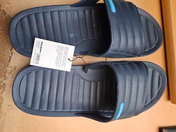 badslippers mt 44 NIEUW  €8.00 Nu ivm de laatste paar beschikbaar voor biedingen
