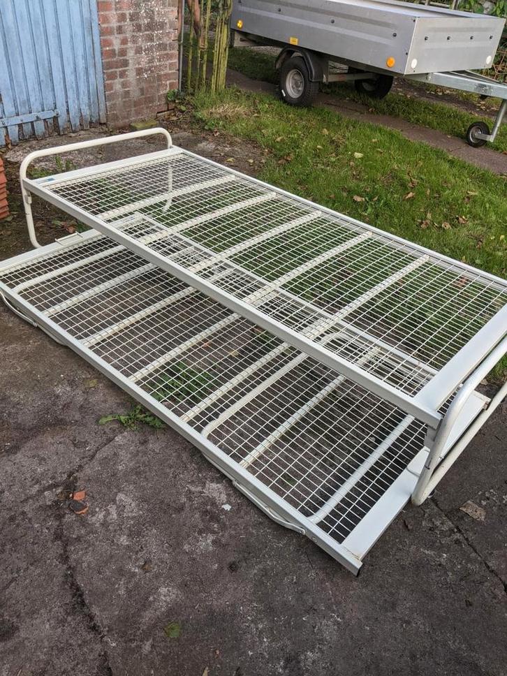 Diverse bedden met onderschuifbed, Huis en Inrichting, Slaapkamer | Bedden, Zo goed als nieuw, Eenpersoons, 90 cm, 200 cm, Overige materialen