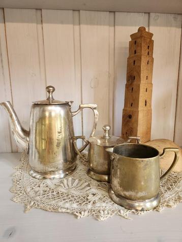 Verzilverde koffiepot setje E.P.N.S beschikbaar voor biedingen