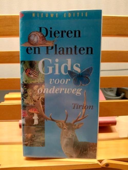 Dieren- en plantengids voor onderweg - Tirion, Boeken, Natuur, Zo goed als nieuw, Natuur algemeen, Ophalen of Verzenden