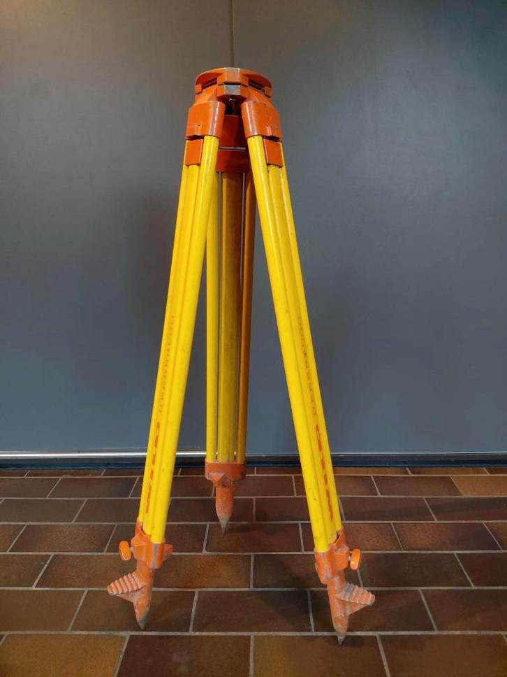 Vintage houten industriële tri-pod - statief - driepoot WILD, Antiek en Kunst, Curiosa en Brocante, Ophalen of Verzenden