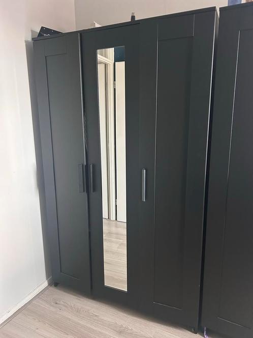 Zwarte Kledingkast met Spiegeldeur( Brimnes kast van Ikea), Huis en Inrichting, Kasten | Kledingkasten, Gebruikt, 150 tot 200 cm