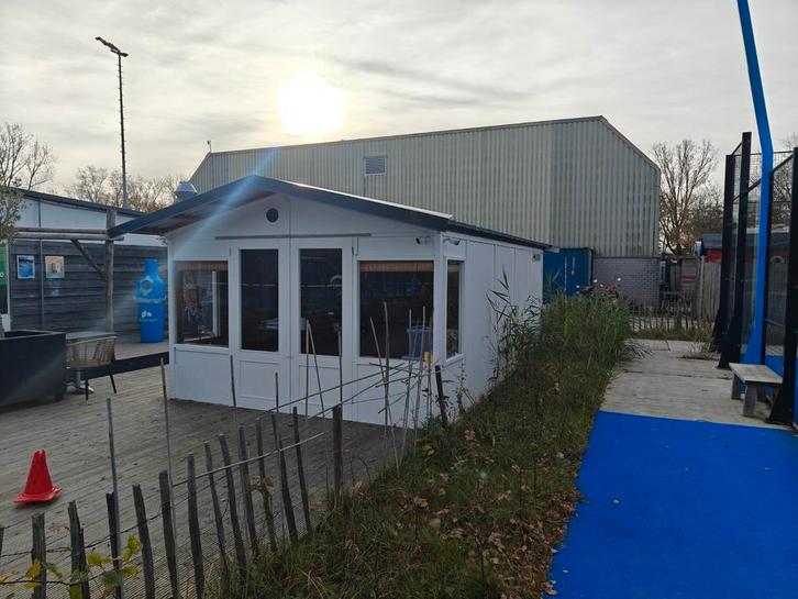 Voormalig strandhuis/kantoor - Zelf demonteren!, Tuin en Terras, Tuinhuizen, Gebruikt, Hout, 500 cm of meer, 200 tot 400 cm, 3 ramen of meer