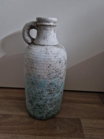 Stenen kan / vaas beschikbaar voor biedingen