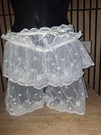 Beige kanten sexy broekje. Komt uit Japan, maat XXS., Kleding | Dames, Ondergoed en Lingerie, Verzenden, Beige, Slip