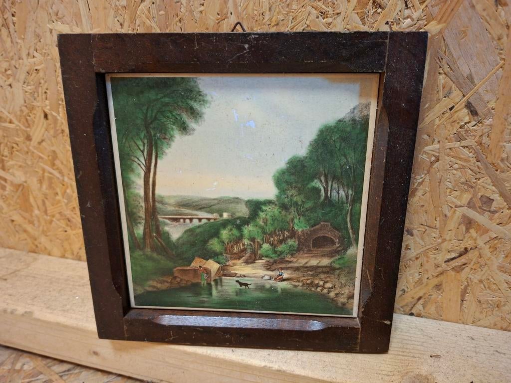 Vintage wandtegel in houten lijst, Antiek en Kunst, Antiek | Wandborden en Tegels, Ophalen of Verzenden