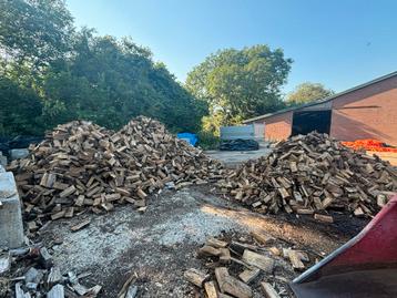 Eiken Haardhout - Gekloofd en Droog beschikbaar voor biedingen