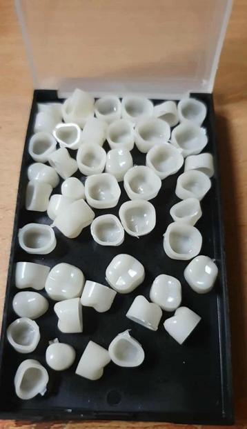 37 stuks Gebitskapjes. Nieuw.  beschikbaar voor biedingen