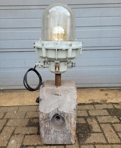 Antieke oude industriele lamp op meerpaal vloerlamp lamp, Huis en Inrichting, Lampen | Vloerlampen, Zo goed als nieuw, 150 tot 200 cm
