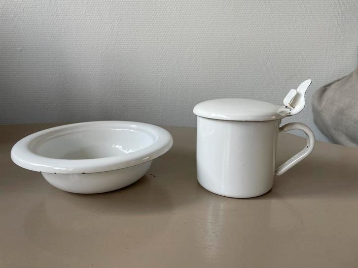 Wit emaille schaal en kwispedoor, Antiek en Kunst, Antiek | Emaille, Ophalen of Verzenden