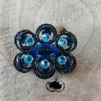 een mooie broche met blauwe stenen, Met strass, Overige materialen, Minder dan 4 cm, Zo goed als nieuw