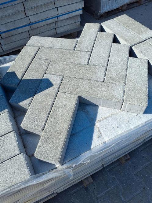 Mooie partij Longstones opritstenen grijs | 80m² - €21,95,-, Tuin en Terras, Tegels en Klinkers, Nieuw, Klinkers, Beton, 10 m² of meer