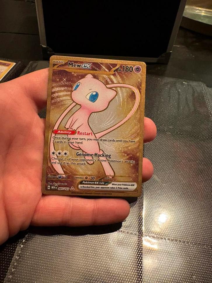 Mew metal promo, Hobby en Vrije tijd, Verzamelkaartspellen | Pokémon, Zo goed als nieuw, Meerdere kaarten, Foil, Ophalen of Verzenden