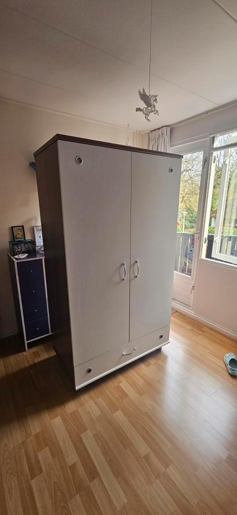 Stevige kinderkamerkast met zware planken, Huis en Inrichting, Kasten | Kledingkasten, Gebruikt, 150 tot 200 cm, 100 tot 150 cm