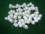 89 witte glimmende glas kerstballen 25 mm op stok 12 cm, Ophalen of Verzenden, Nieuw