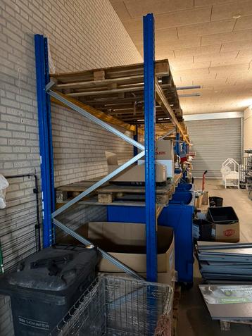 Magazijn stellingen beschikbaar voor biedingen