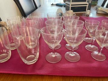Vintage glasservies beschikbaar voor biedingen