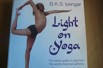 IYENGAR / Light On Yoga / classic guide to yoga / dipika beschikbaar voor biedingen