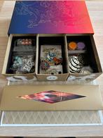 Charizard ultra premium collection box, Hobby en Vrije tijd, Verzamelkaartspellen | Pokémon, Ophalen, Zo goed als nieuw