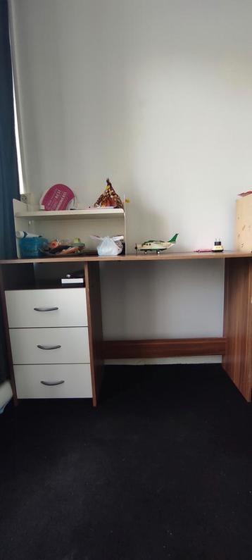 Bureau met ladekast