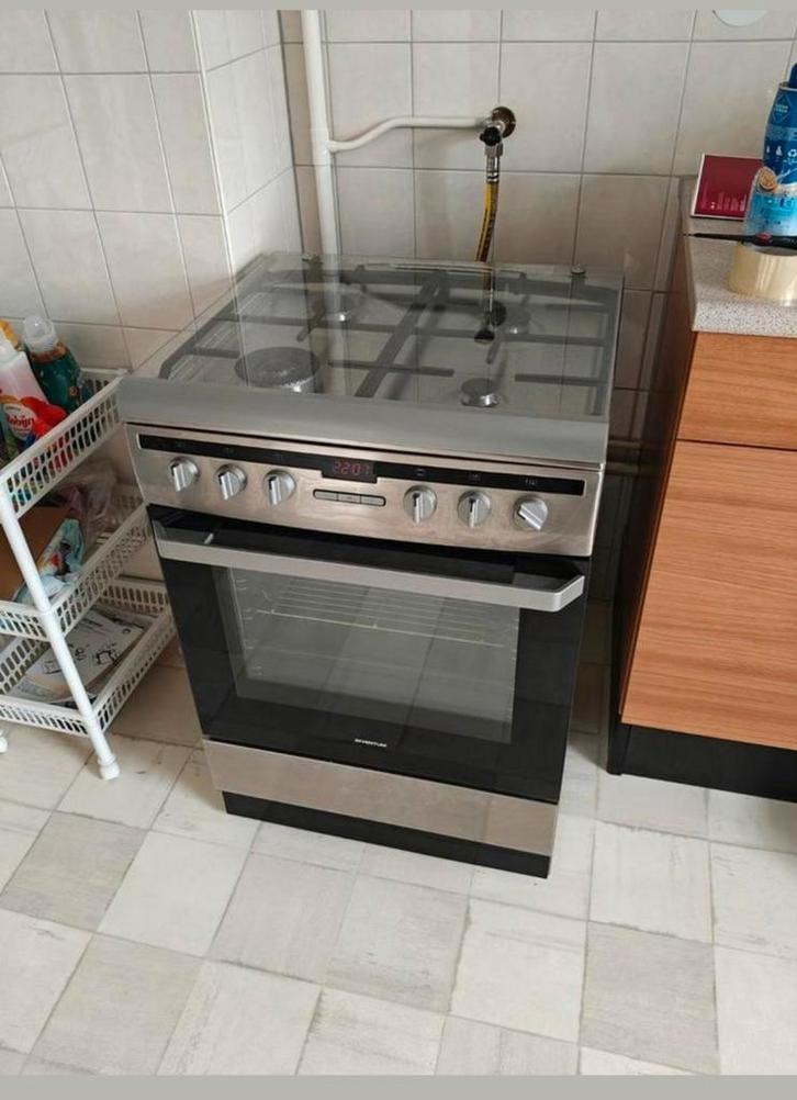 RVS gasfornuis met wokbrander, hete lucht oven en grill, Witgoed en Apparatuur, Fornuizen, Zo goed als nieuw, Gas, 4 kookzones
