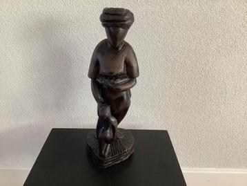 Oud houten Afrikaans beeld moeder met kind beschikbaar voor biedingen