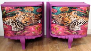 2 Roze nachtkastjes "Slapende panter", cheetah, eclectisch beschikbaar voor biedingen