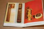 Boek. Klokken in kleur. Andre Nicholls., Antiek en Kunst, Antiek | Klokken, Ophalen of Verzenden