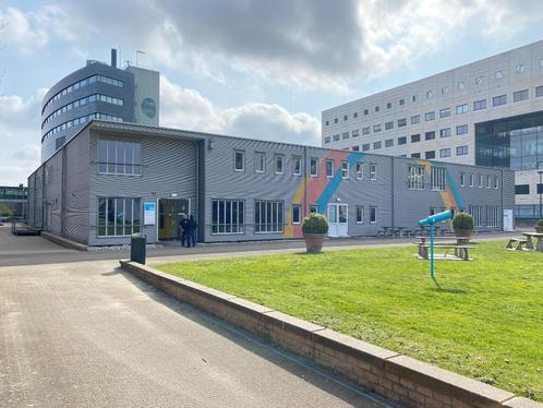 Groot unitgebouw - totaal ca. 1.656 m² - direct beschikbaar!, Zakelijke goederen, Machines en Bouw | Keten en Containers, Ophalen of Verzenden