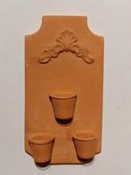 terra cotta muurplaat met deco ornament en drie bloempotten, Verzamelen, Poppenhuizen en Toebehoren, Ophalen, Nieuw, Gebruiksvoorwerp