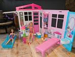 Inklapbaar Barbiehuis met 2 poppen en accessoires, Kinderen en Baby's, Speelgoed | Poppenhuizen, Ophalen of Verzenden, Zo goed als nieuw