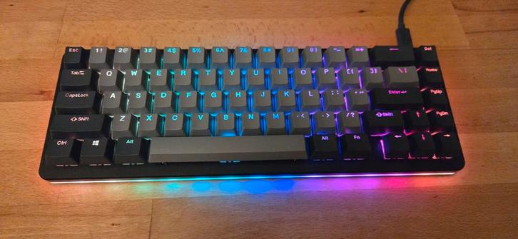 ALT Drop compact Mechanisch Toetsenbord 65% RGB Verlichting, Computers en Software, Toetsenborden, Gebruikt, Qwerty, Bedraad, Ergonomisch