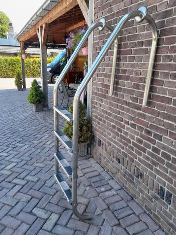 RVS zwembadladder zwembadtrap trap ladder roestvrijstaal beschikbaar voor biedingen