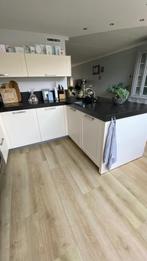 MODERNE U VORM KEUKEN MET SCHIEREILAND, Huis en Inrichting, Keuken | Complete keukens, Ophalen, U-keuken, Wit, Graniet of Steen