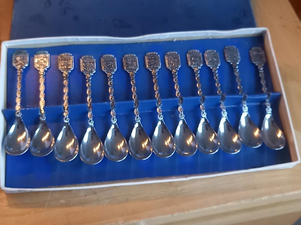 OUDE CASSETTE MET LEPELTJES VAN DE 12 PROVINCIES ONGEBRUIKT, Ophalen of Verzenden