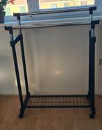 Handig kledingrek Jysk, Ophalen, Met wielen, Zo goed als nieuw