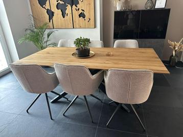 Tafel massief eikenhout beschikbaar voor biedingen