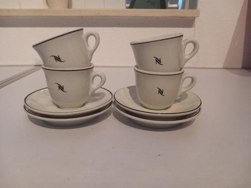 Nespresso kop en schotels, Huis en Inrichting, Keuken | Servies, Zo goed als nieuw, Kop(pen) en/of Schotel(s), Overige stijlen